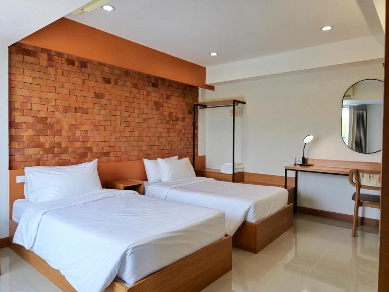 Wangkaew Hotel ピサヌローク エクステリア 写真